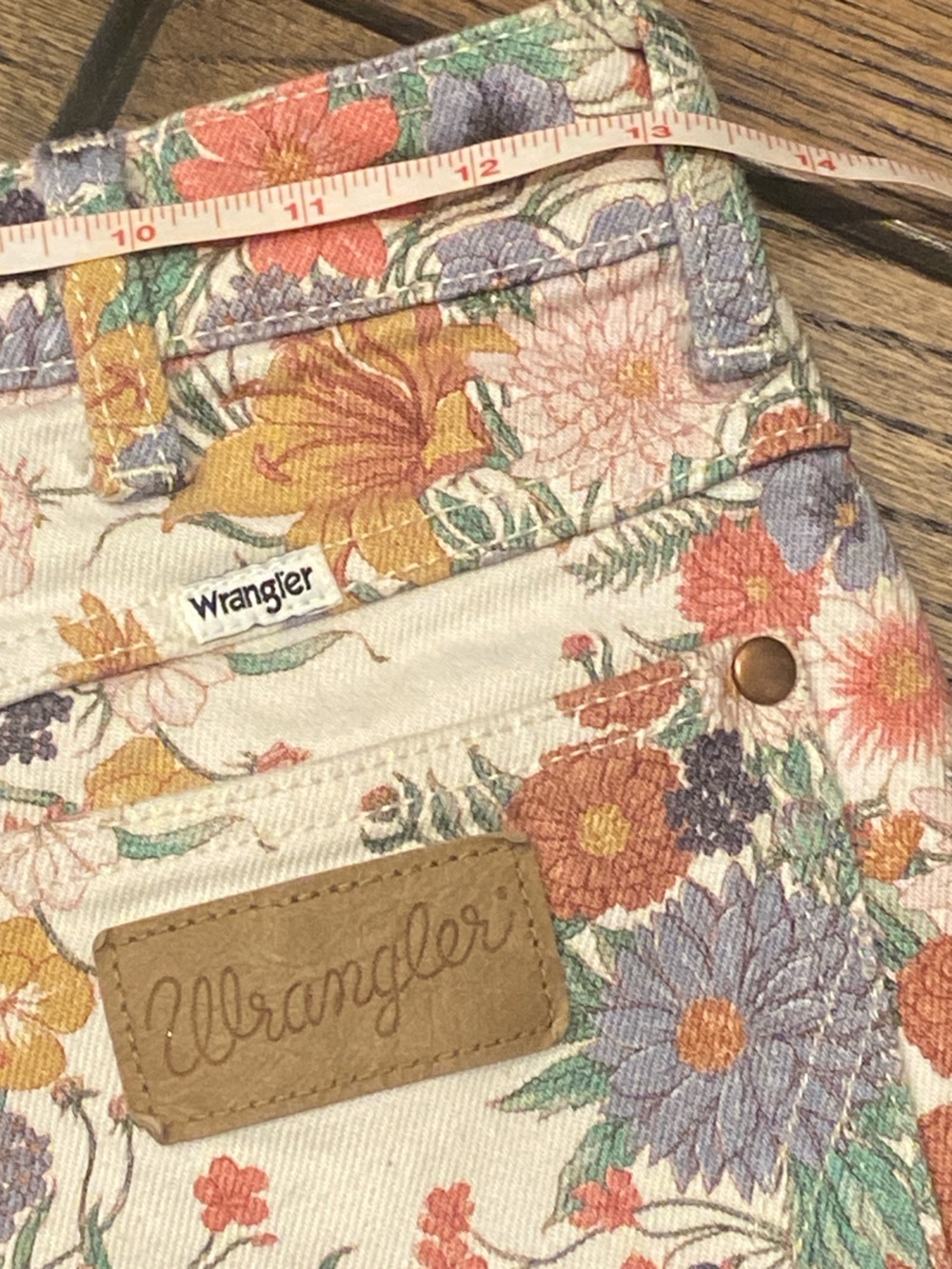 Wrangler Floral Print Westward High Rise Boot size 26/32 Western Feminine Jeans - Picture 9 of 9